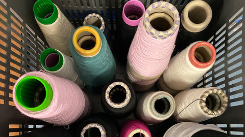 les chaussettes fabriquées en france commence par un choix de fils en coton bio et un savoir faire bien français, HABILE