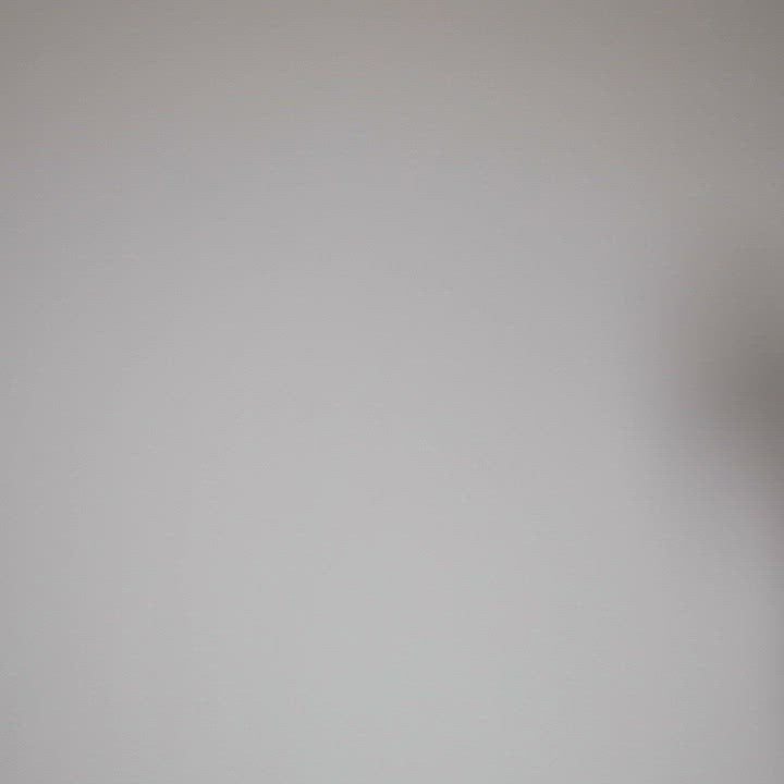 Le tee-shirt HABILE, en blanc ou en bleu marine, toujours en coton bio , confortable et résistant , HABILE et c'est tout 